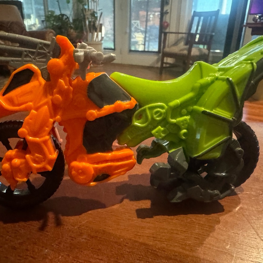 Bandai Power Rangers Dino Charge Cycle Dino Cycle Mega Orange and Green  7.5"